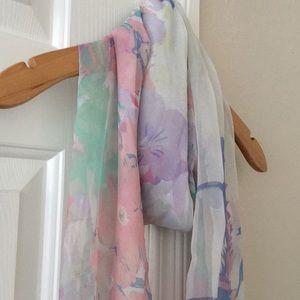 SOLD!! Scarf (BOGO 1/2 OFF ALL SCARVES 🤑)